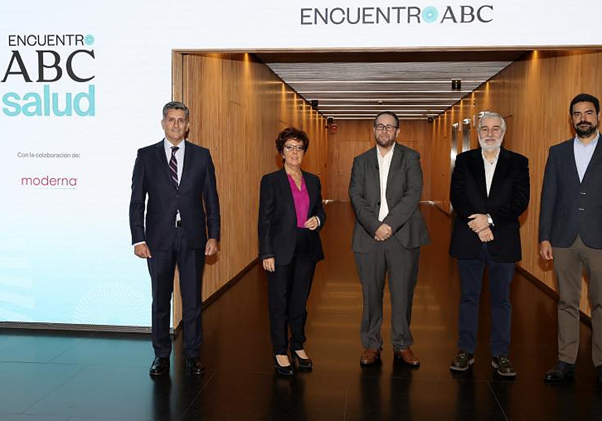 De izq a dcha: Juan Carlos Gil, Elena Andradas, Jaime Jesús Pérez, Ángel Gil de Miguel, José María Guillén
