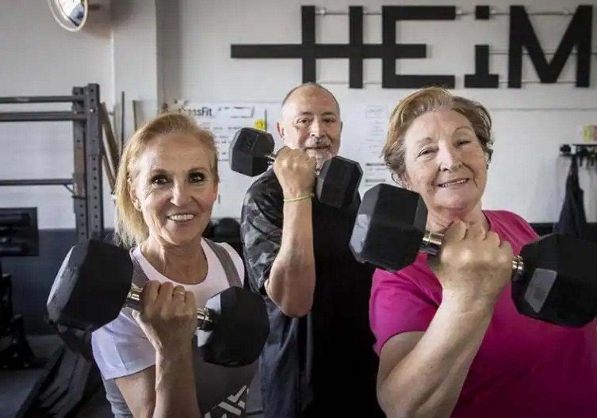 Tres mayores en el gym