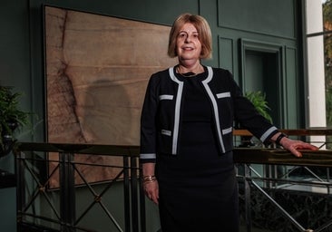 Gill Livingston: «Cuando una persona no puede oír, u oye mal, su cerebro se encoge»