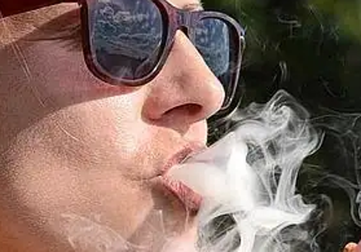 Mujer fumando