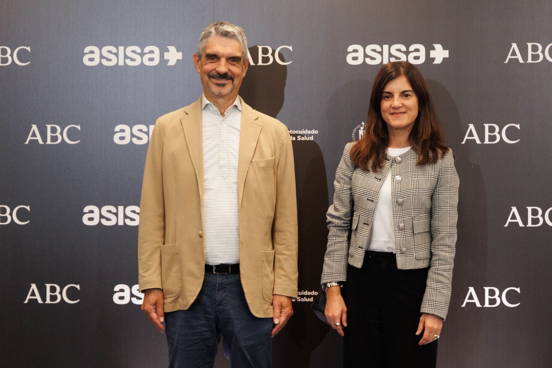 Jaume Pey, director general de la Asociación para el Autocuidado de la Salud (Anefp) y Nuria Sastre, directora de comunicación de Anefp