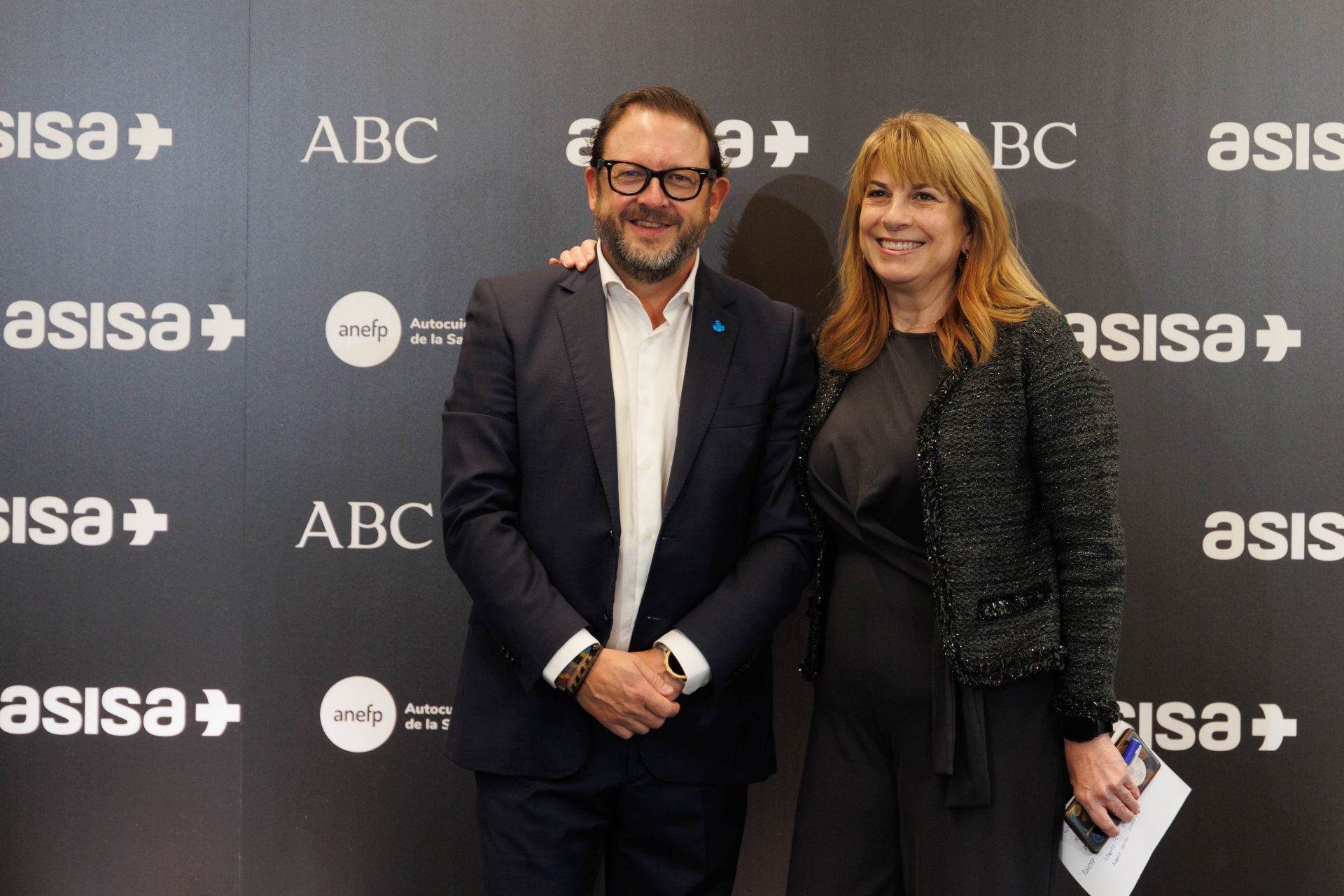 Rodrigo Martínez-Revilla, director de comunicación de la Orden Religiosa, y Olga Denche, jefa de Publicidad de ABC Salud