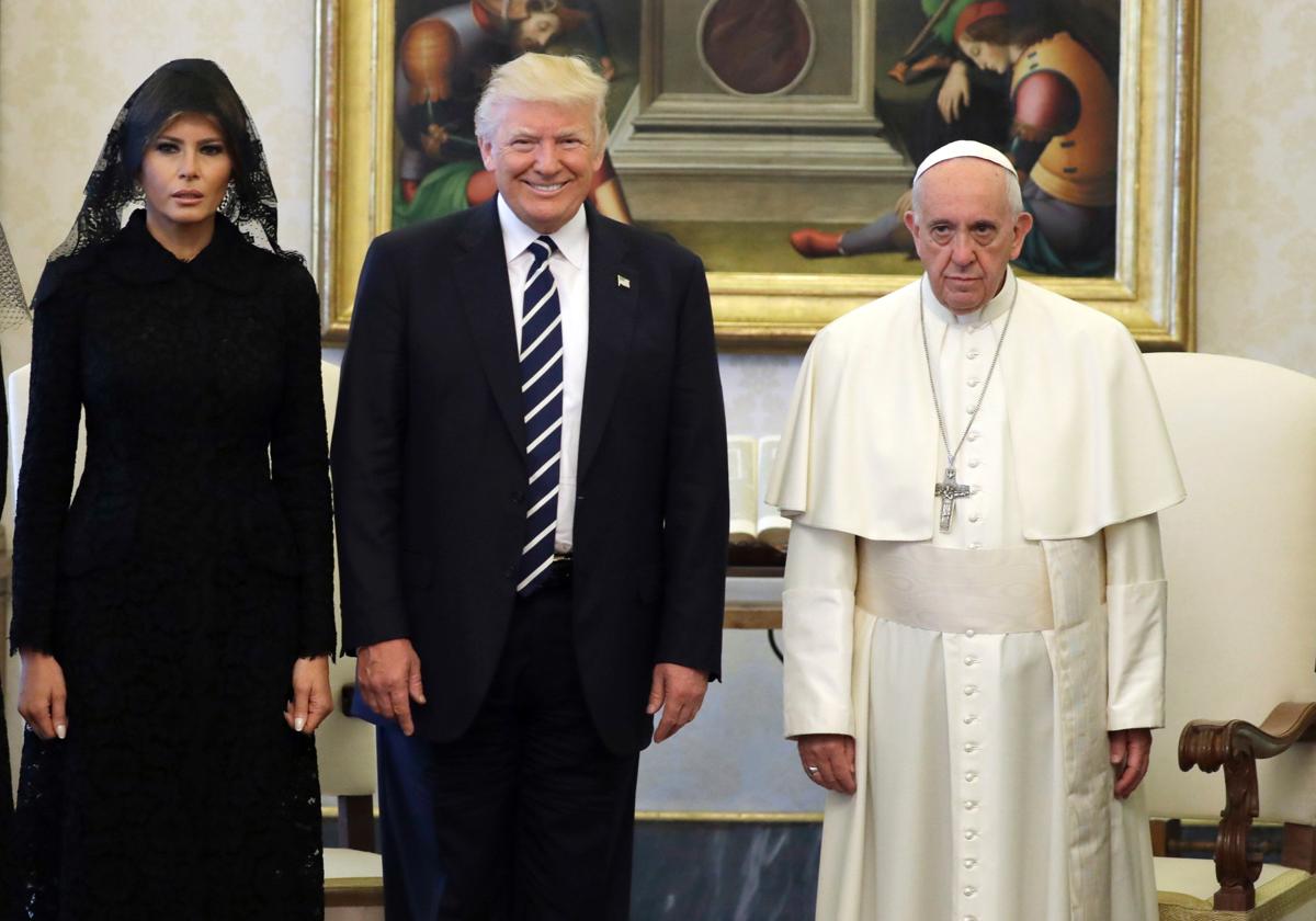 Trump y el Papa durante una audiencia privada en el Vaticano en 2017