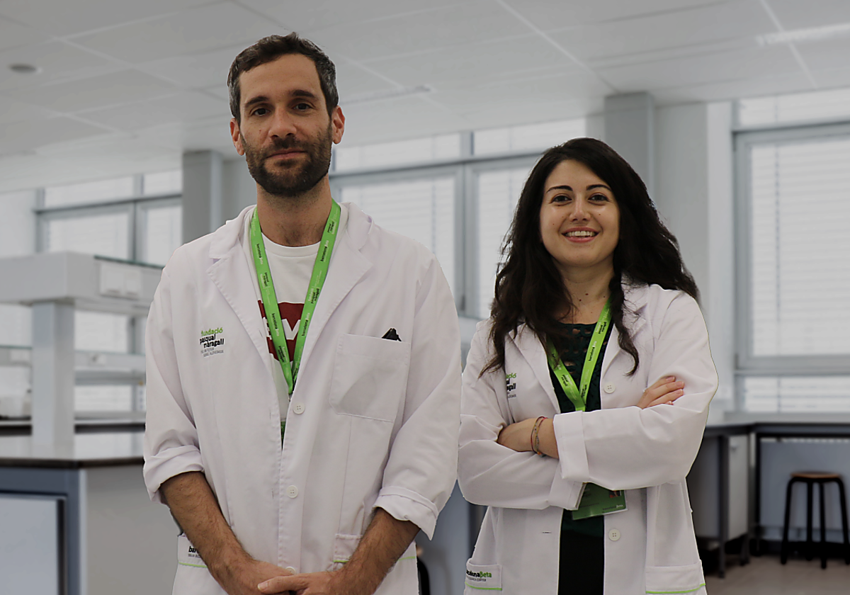 Los investigadores Marc Suárez-Calvet y Federica Anastasi