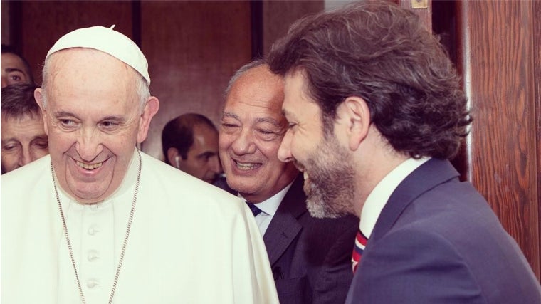 Leónidas Fuster junto al papa Francisco en uno de sus encuentros en El Vaticano
