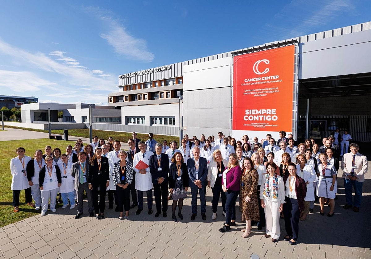 Expertos de la Organización de Institutos Europeos de Cáncer, con los responsables y profesionales del CCUN después de su visita de evaluación en las sedes de Pamplona y Madrid