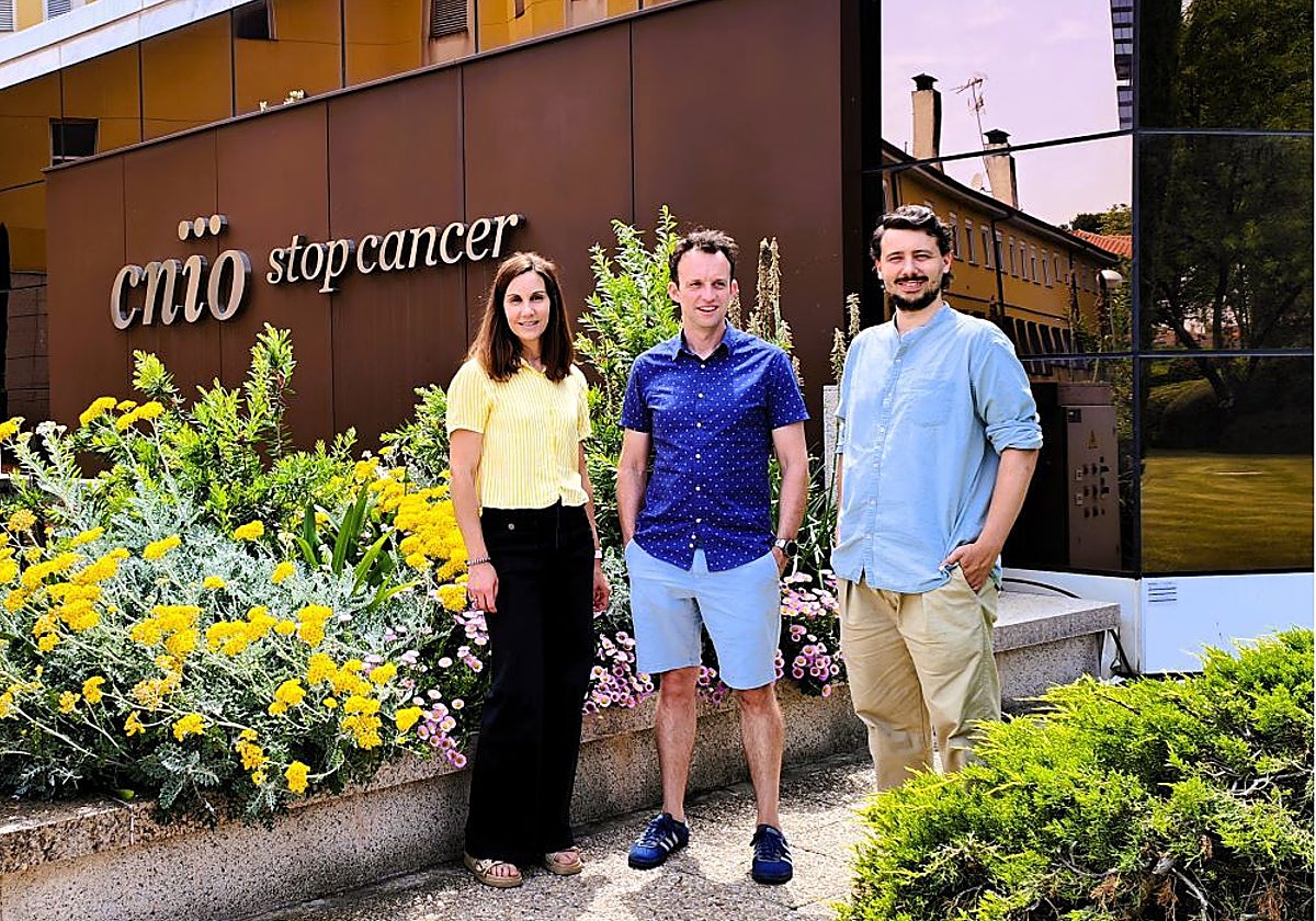 Bárbara Hernando, Geoff Macintyre y Joe Sneath Thompson