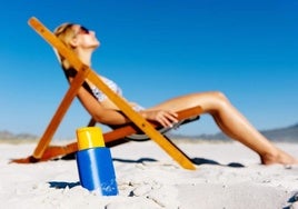 Tomar el sol sin protección envejece y aumenta el riesgo de cáncer de piel