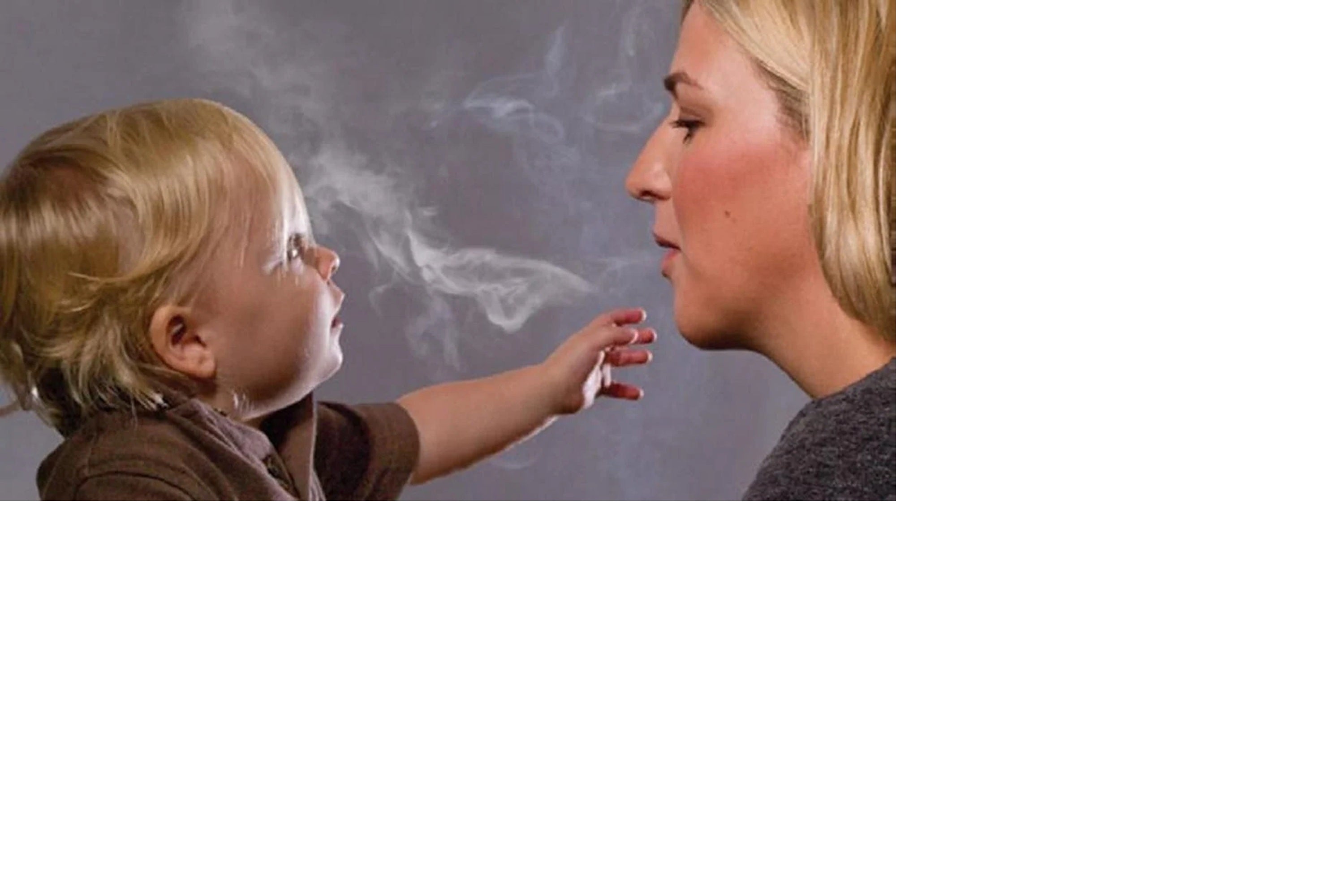 Un bebé expuesto al humo del tabaco