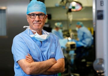 Carlos Mateo, uno de los mejores oftalmólogos de España: «Cuando yo era residente, era retina y magia a la vez»