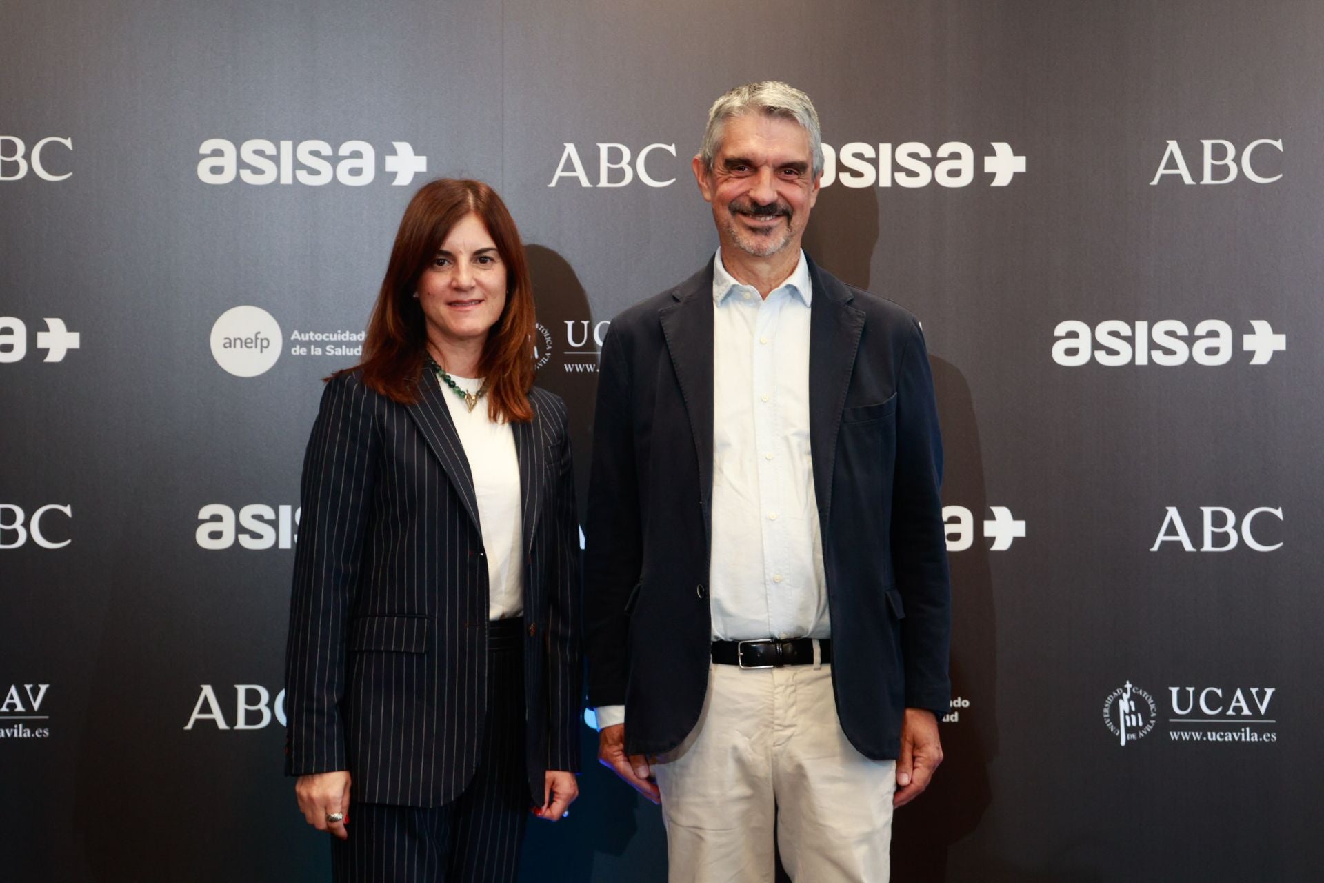 Nuria Sastre, directora de comunicación de la Asociación para el Autocuidado de la Salud (Anefp) y Jaume Pey director general de Anefp