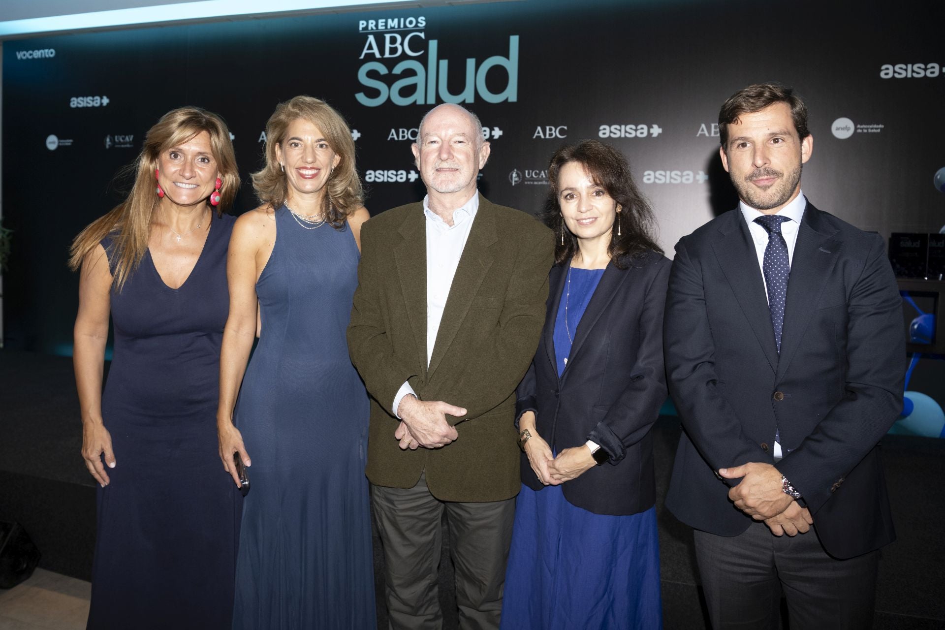 De izq. a dcha., Ana Delgado,  directora general de ABC, Marta Marbán de Frutos,  portavoz de Sanidad de la Asamblea de Madrid, Rafael Yuste, presidente de la Fundación Neuroderechos y codirector del Centro de Neurología de la Universidad de Columbia, Ana Ramírez, viceconsejera de la Comunidad de Madrid de Universidades, Investigación y Ciencia, y Miguel Ángel Fernández Delgado, director general de Vocento Medios