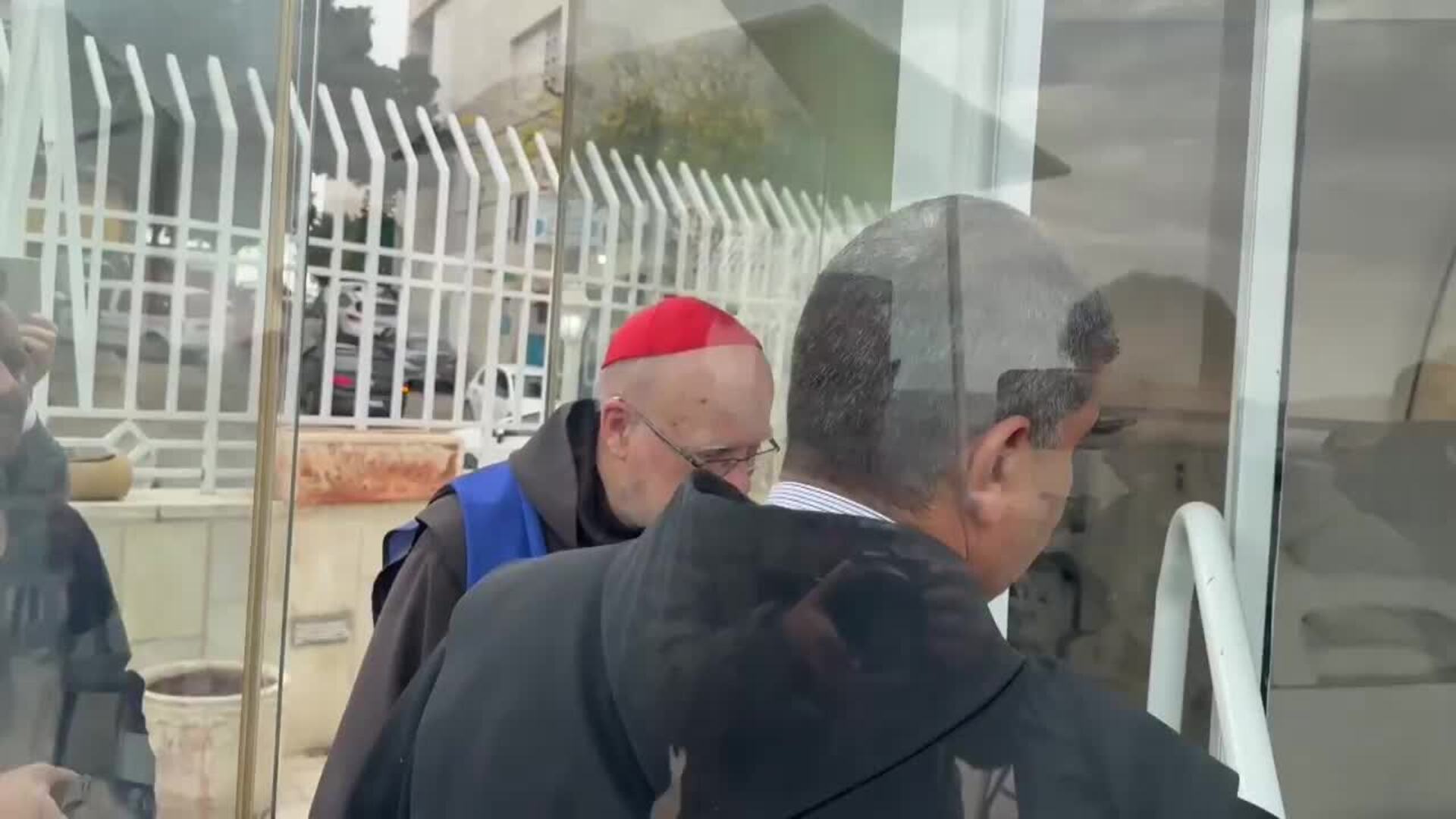 El papamóvil de Francisco, convertido en clínica, llega a Belén sin autorización para entrar a Gaza