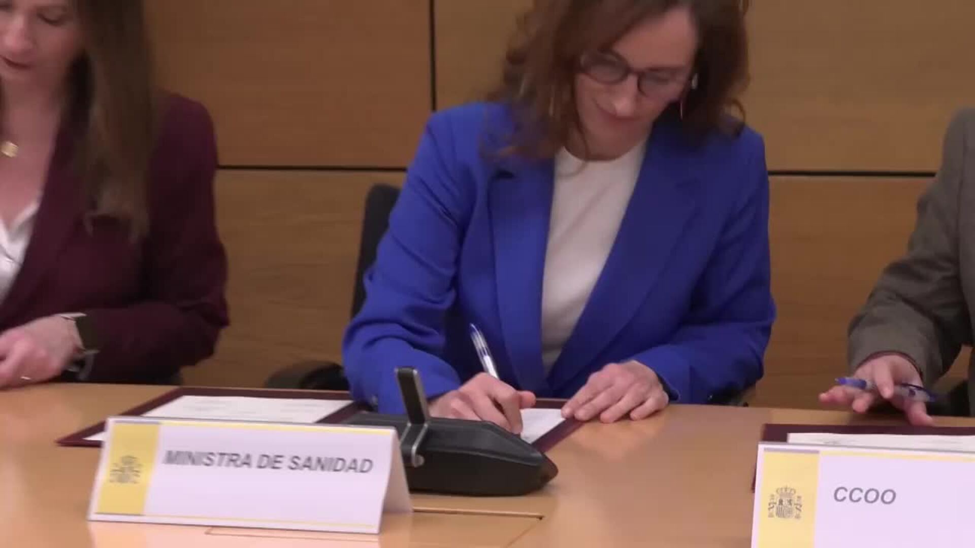 Sanidad firma un acuerdo con los sindicatos para el nuevo Estatuto Marco