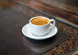 Ni descafeinado ni infusiones: el café es el mejor aliado contra la demencia