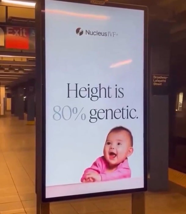 "La estatura es 80% genética", reza una publicidad de una clínica de fertilidad de EE.UU.