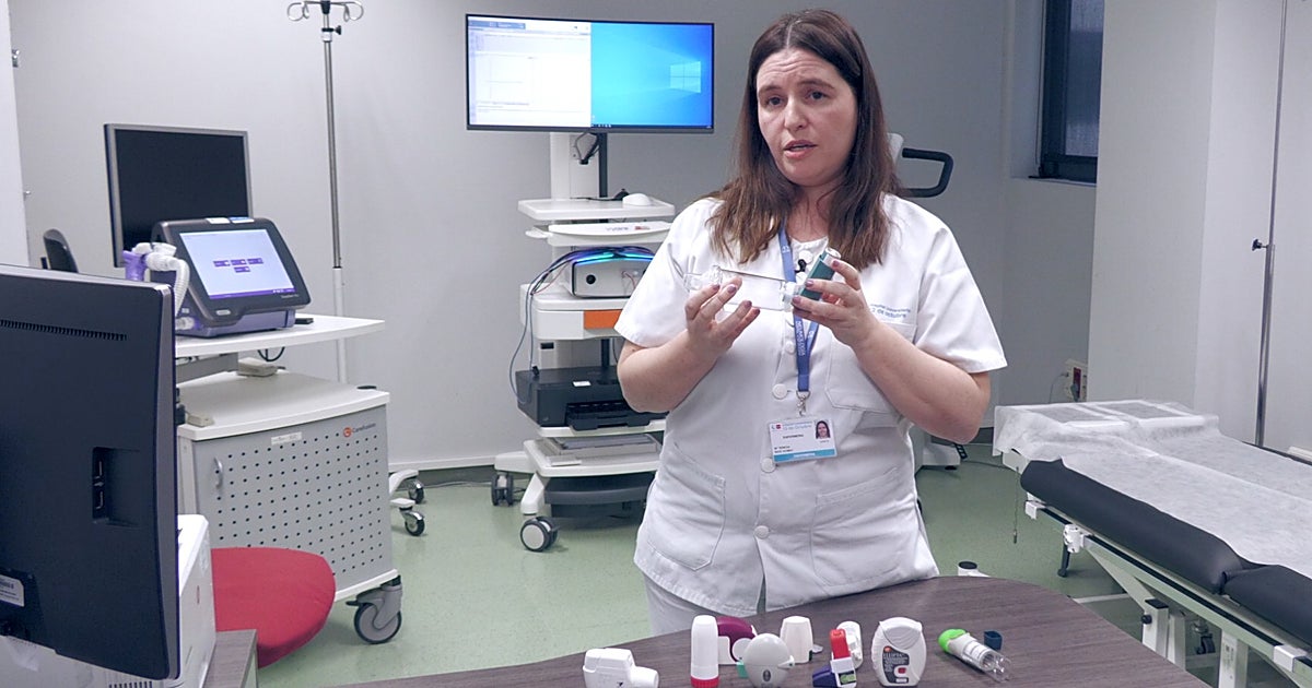 Cómo la enfermería humaniza el uso de inhaladores: «Esto te va a ayudar a respirar mejor»