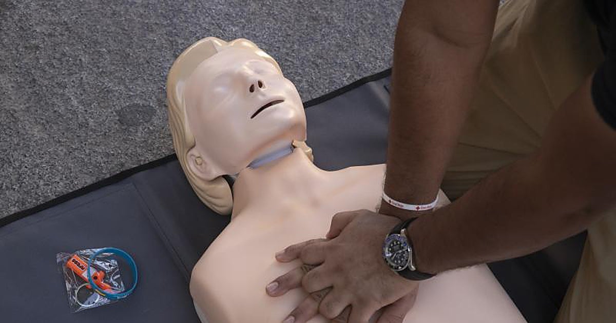 Los cardiólogos piden más desfibriladores para frenar el incremento de la muerte súbita en España