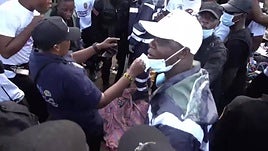 Liberianos participan en una marcha con motivo del Día Mundial Contra la Droga
