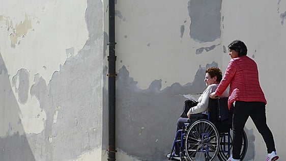 El salvavidas invisible de la esclerosis múltiple: «Aceptar ayuda no siempre es fácil»