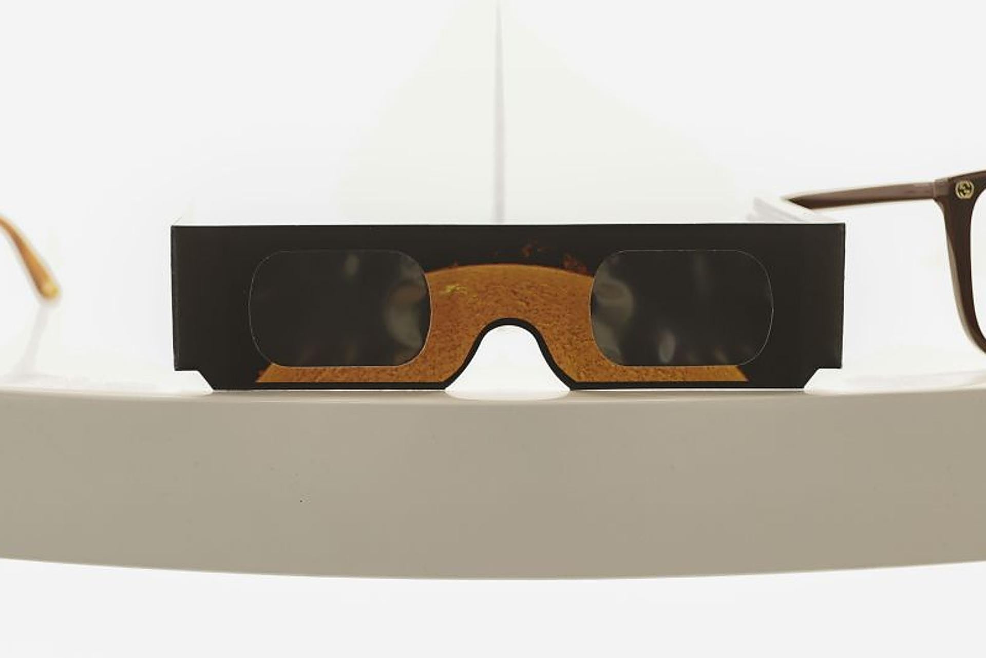 Retiran seis modelos de gafas para ver el eclipse solar por riesgo de lesiones oculares
