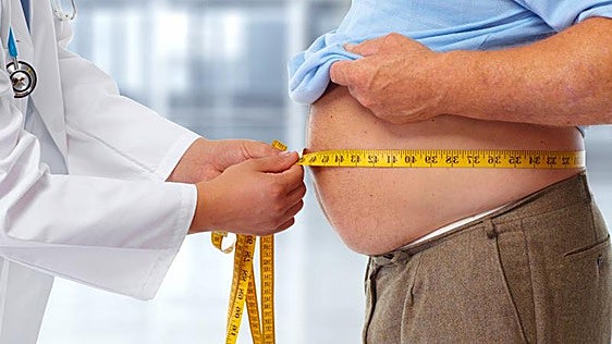 El tamaño de tu barriga predice mejor el riesgo de infarto e ictus que la báscula