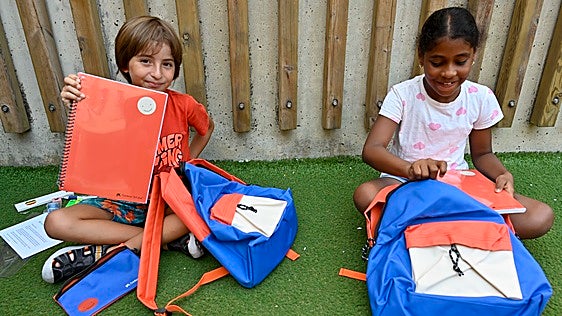 Una mochila para soñar igual que los demás niños