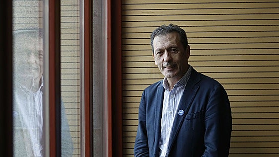El oncólogo Luis Paz-Ares y el marcapasos más pequeño del mundo, entre los galardonados de los premios ABC Salud