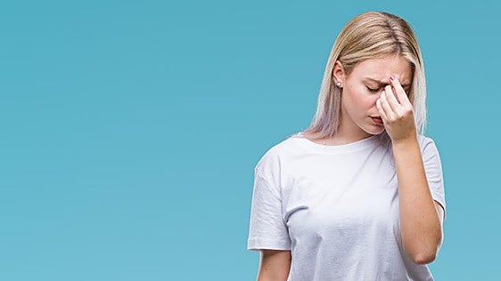 La cara B de unos pechos muy grandes: mayor riesgo de migrañas, dolor de cuello y apnea del sueño