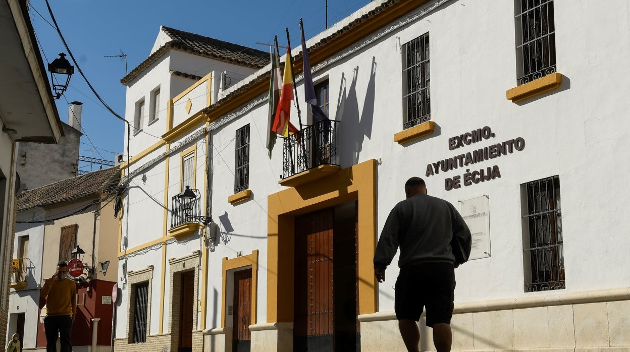 Condenan al Ayuntamiento de Écija por pagar más a los hombres que a las mujeres