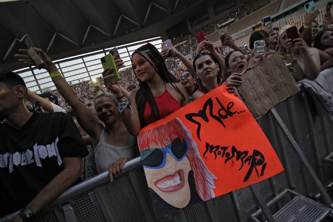 Ambiente del concierto de Rosalía en Sevilla