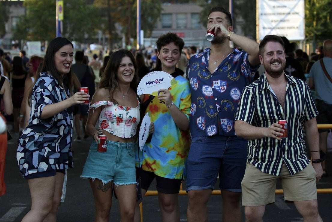 Ambiente del concierto de Rosalía en Sevilla