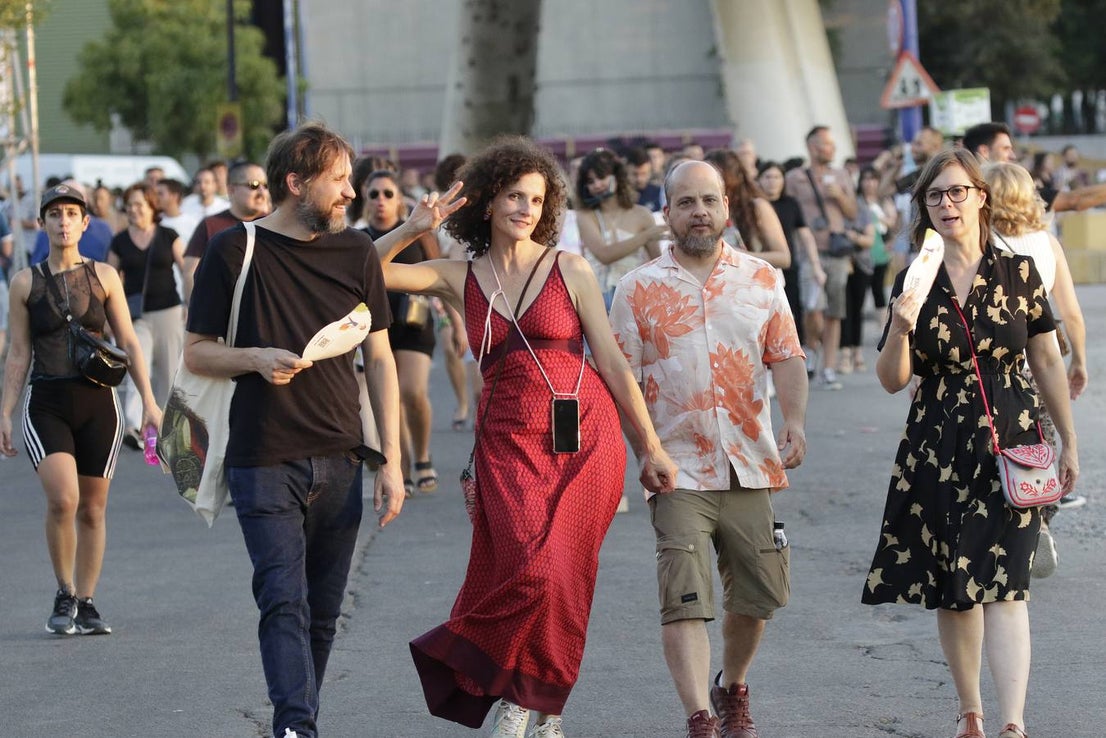 Ambiente del concierto de Rosalía en Sevilla
