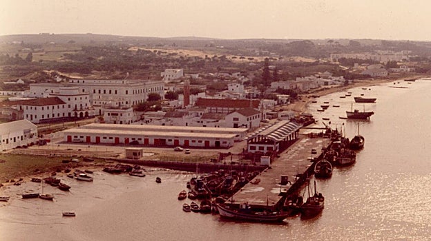 Vista general de Bonanza en 1965 con el faro como protagonista