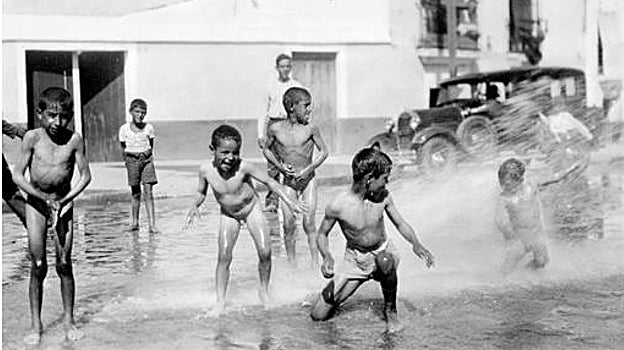 EL CALOR, UN VIEJO AMIGO DE SEVILLA COMO MUESTRAN ESTAS IMÁGENES RESCATADAS DEL ARCHIVO DE ABC