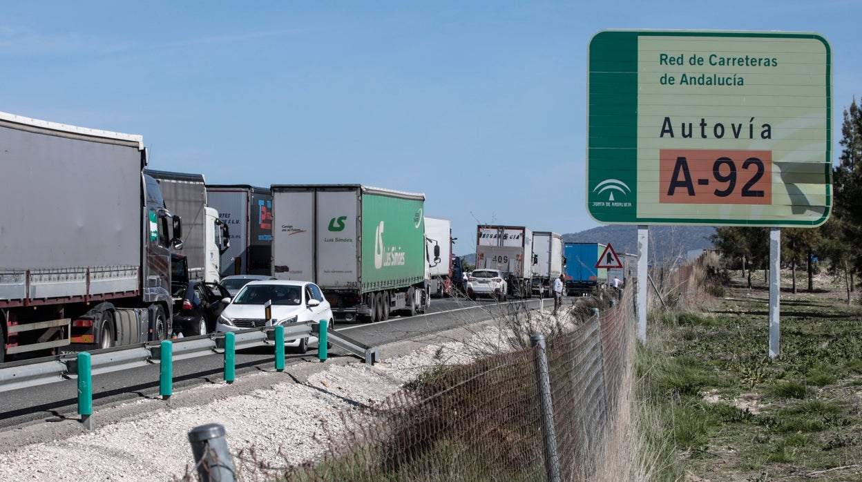 Cortes de tráfico nocturnos en la A-92 a partir de este lunes 25 de julio entre Sevilla y Alcalá