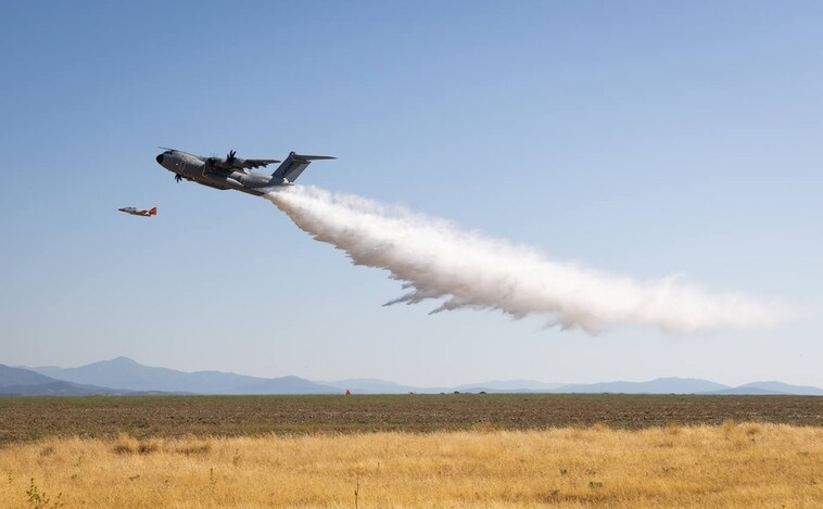 Airbus prueba con éxito el kit de extinción de incendios del avión A400M