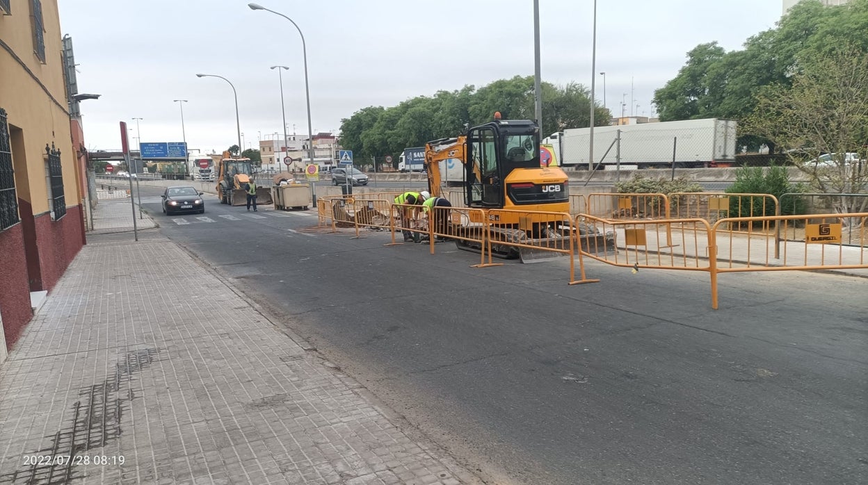 Endesa inicia la instalación del nuevo centro de transformación de Padre Pío-Palmete