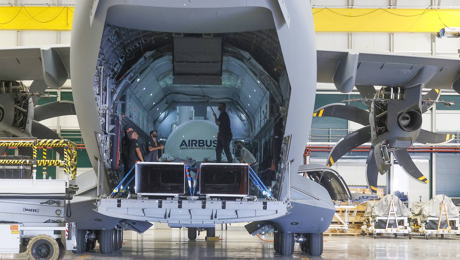 Presentación de kit de extinción de incendios acoplado al A400M