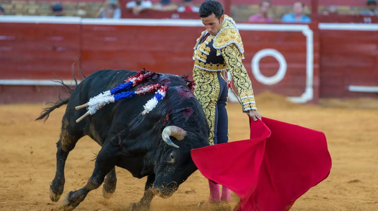 Un gran toro de El Parralejo se sumerge entre una faena predeterminada y una corrida interminable
