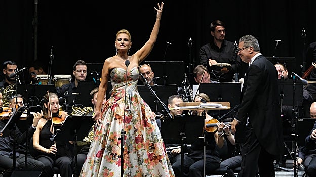 Ainhoa Arteta mostró su bellísima voz sobre el escenario de la Bodega Las Copas de González Byass