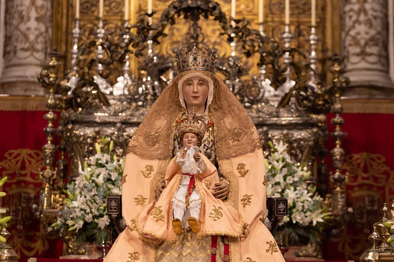 Besamanos a la Virgen de los Reyes