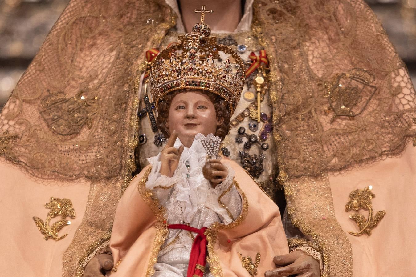 Besamanos a la Virgen de los Reyes
