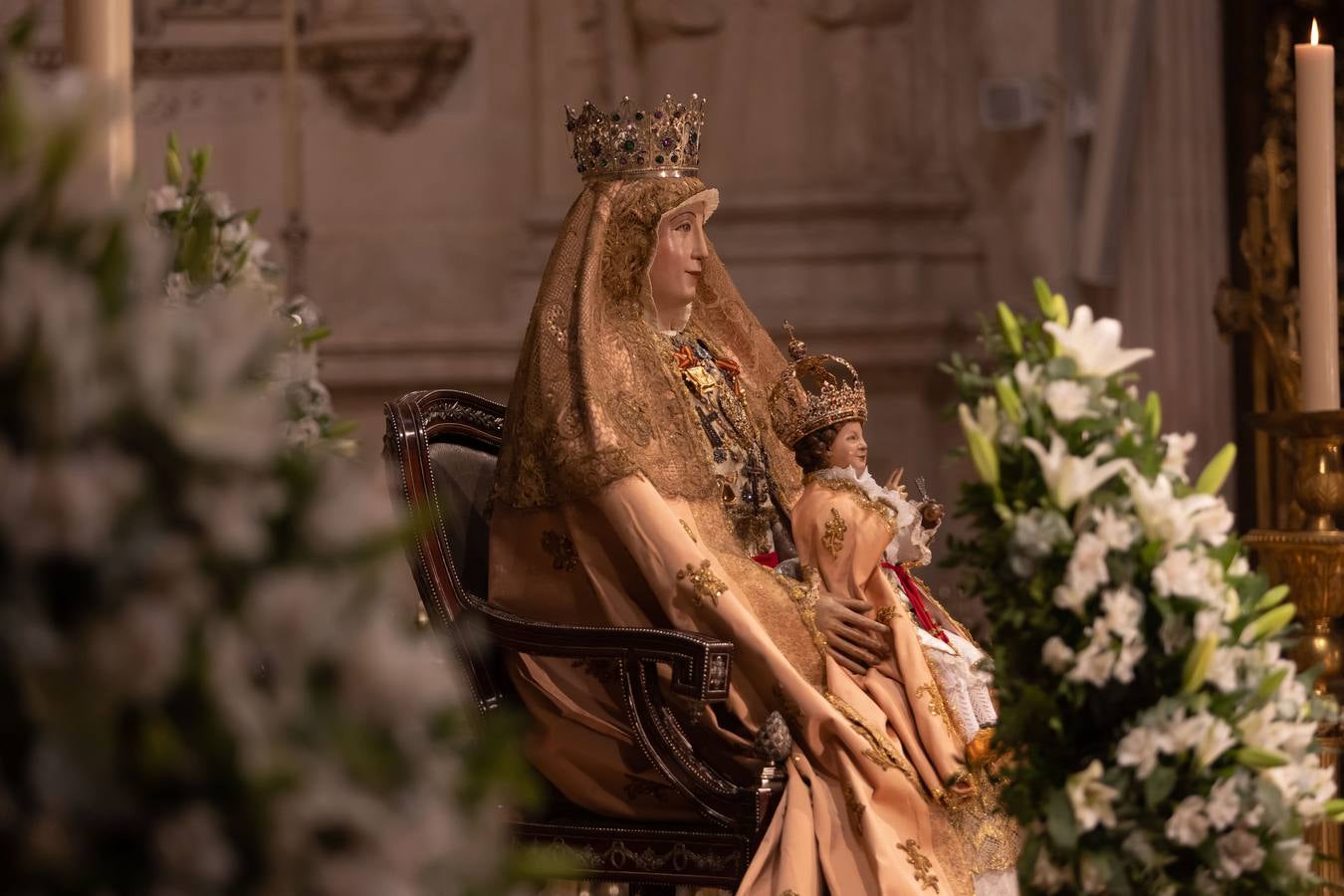 Besamanos a la Virgen de los Reyes
