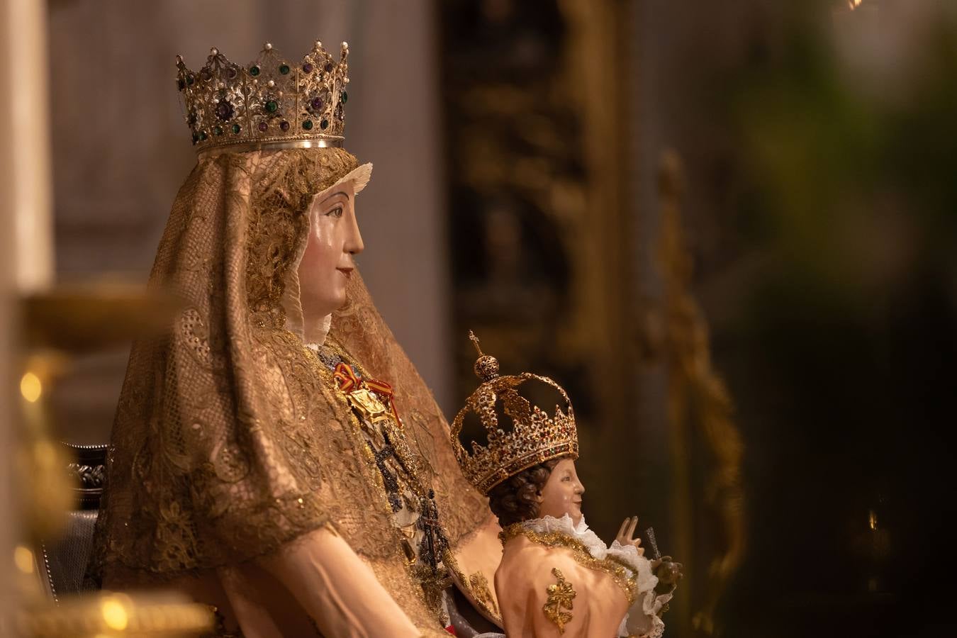 Besamanos a la Virgen de los Reyes