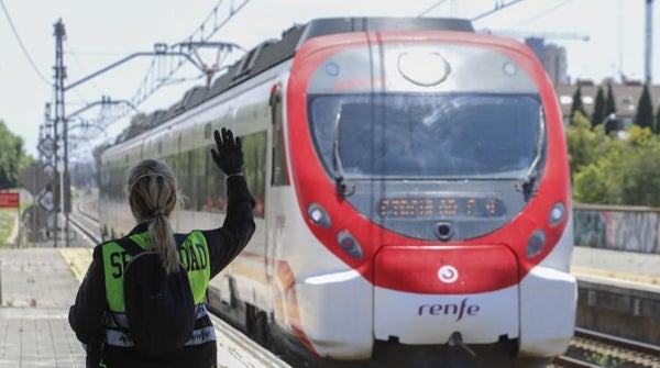 Ya se pueden adquirir los abonos gratuitos de Cercanías y Media Distancia en Sevilla