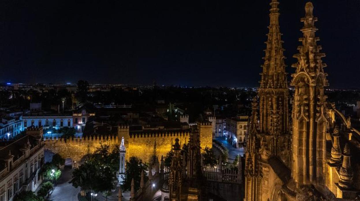 Apagón en los comercios y edificios públicos de Sevilla