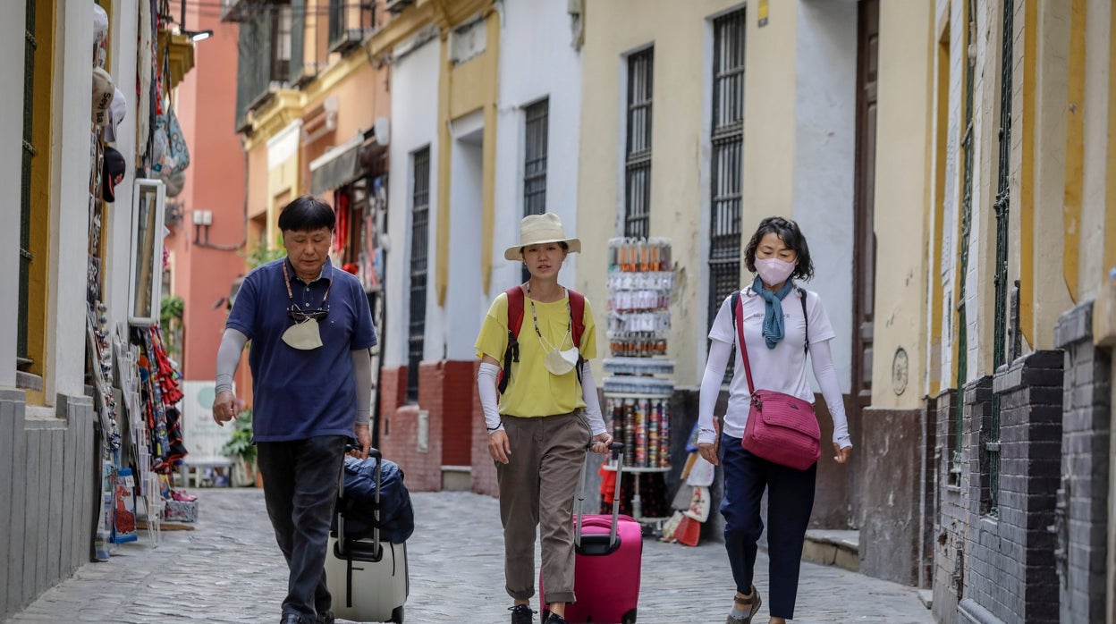 El gasto medio por tarjeta de los turistas en Sevilla sube hasta los 212 dólares diarios