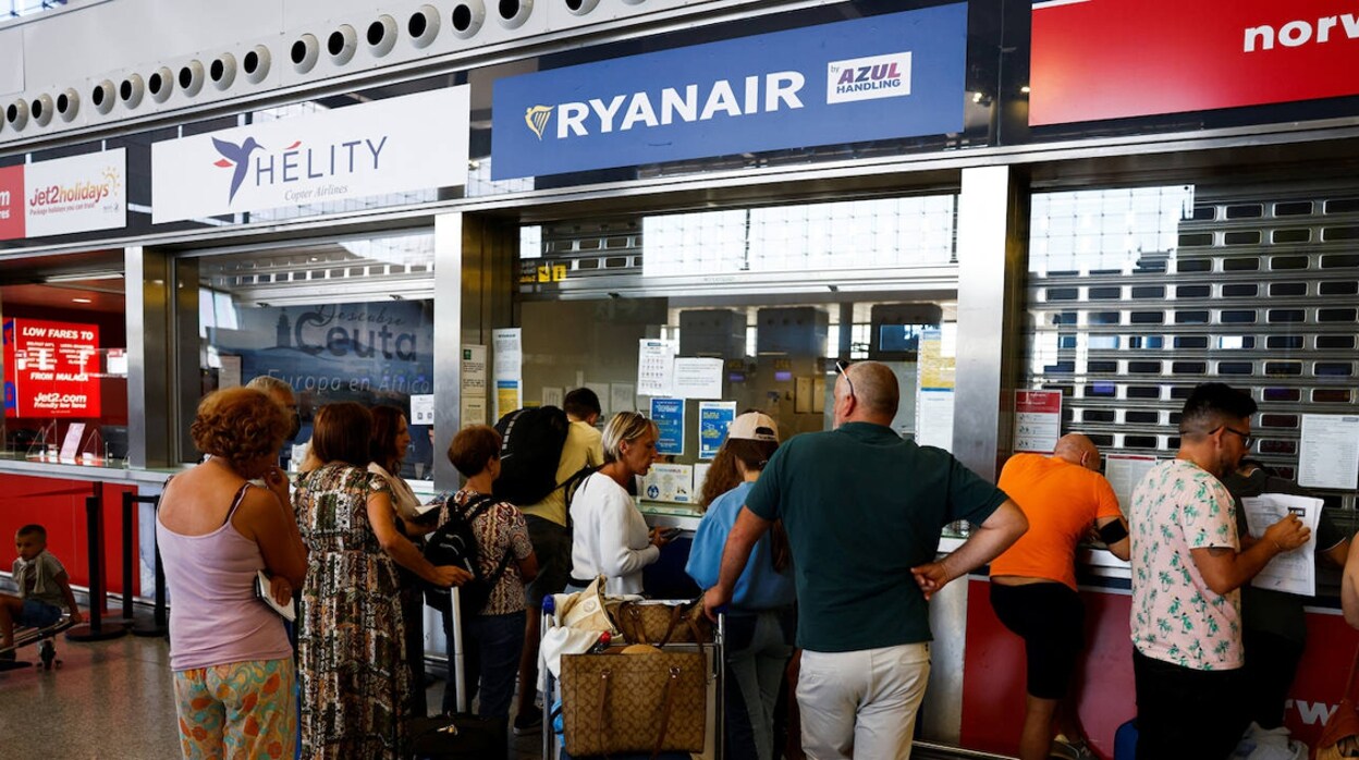 Un total de 33 vuelos registran retrasos en los aeropuertos de Málaga y Sevilla por la huelga de Ryanair