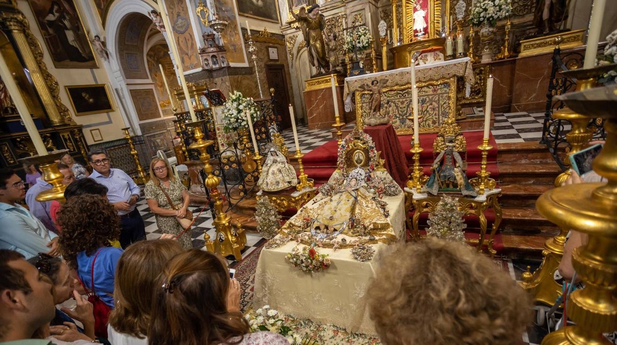 El culto a las vírgenes dormidas de Sevilla, en imágenes